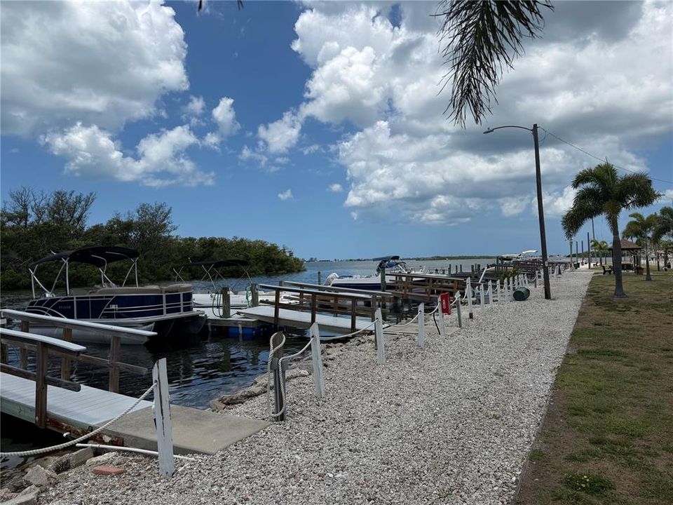 For Sale: $155,000 (1 beds, 1 baths, 460 Square Feet)