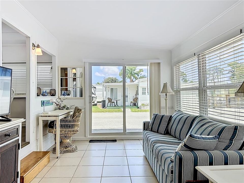 For Sale: $155,000 (1 beds, 1 baths, 460 Square Feet)
