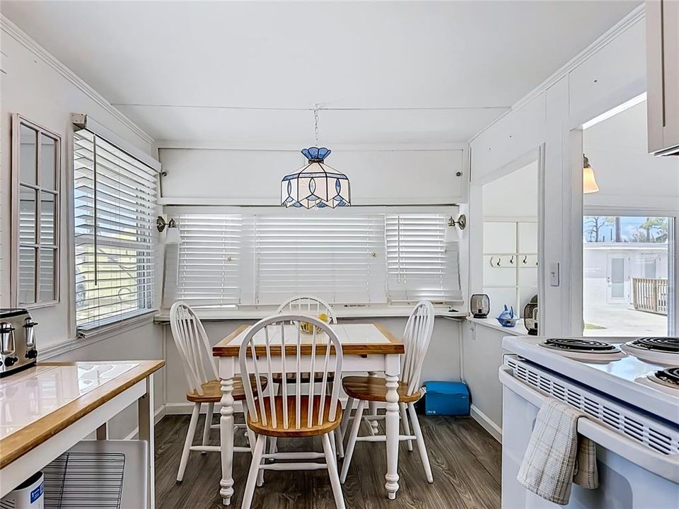 For Sale: $155,000 (1 beds, 1 baths, 460 Square Feet)