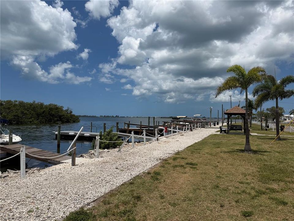 For Sale: $155,000 (1 beds, 1 baths, 460 Square Feet)