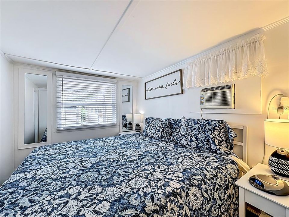 For Sale: $155,000 (1 beds, 1 baths, 460 Square Feet)