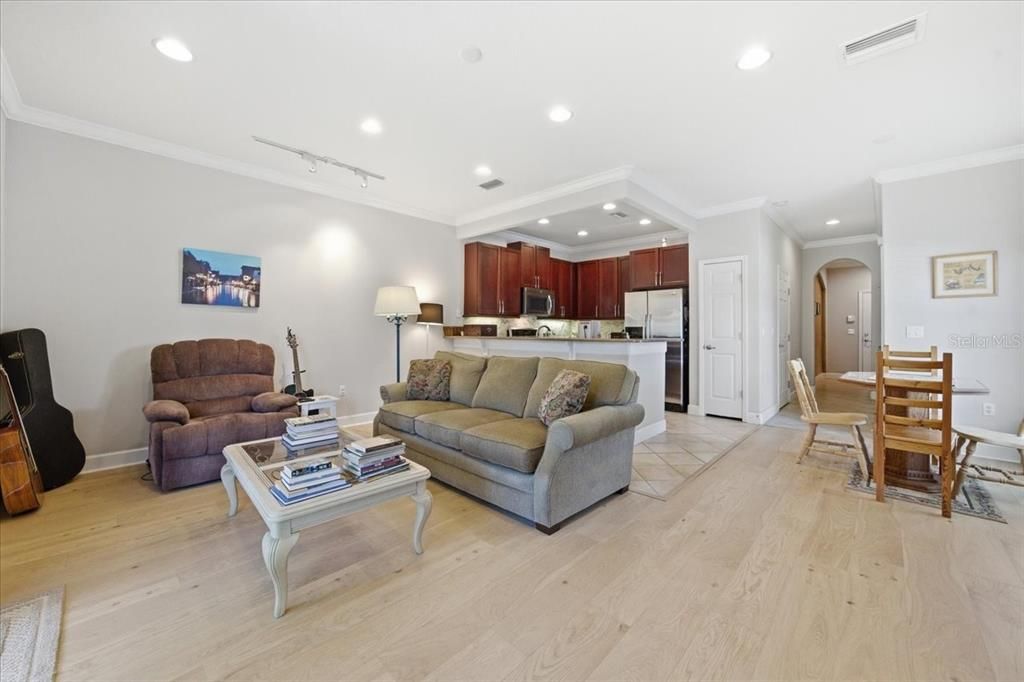 For Sale: $364,000 (3 beds, 2 baths, 1500 Square Feet)