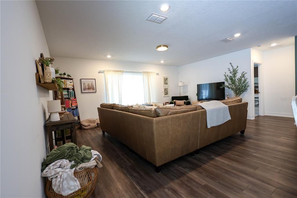 For Sale: $460,000 (4 beds, 2 baths, 2150 Square Feet)