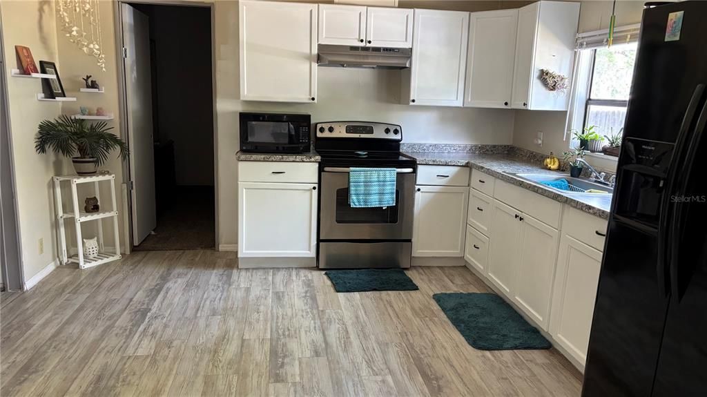 For Sale: $198,000 (3 beds, 2 baths, 1527 Square Feet)