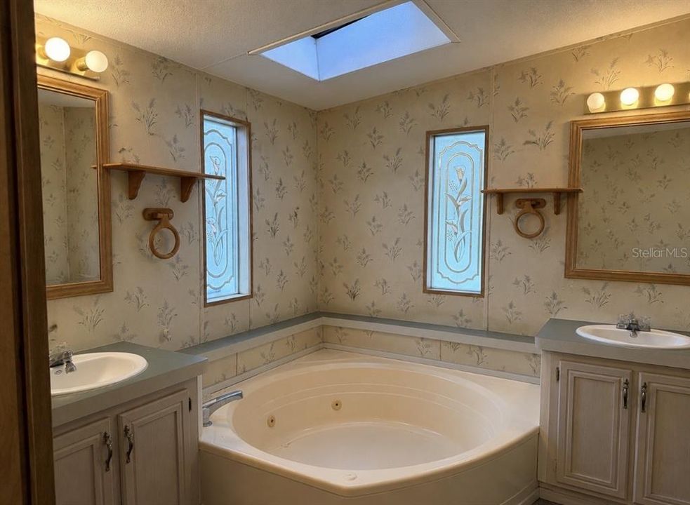 For Sale: $249,900 (3 beds, 2 baths, 1860 Square Feet)
