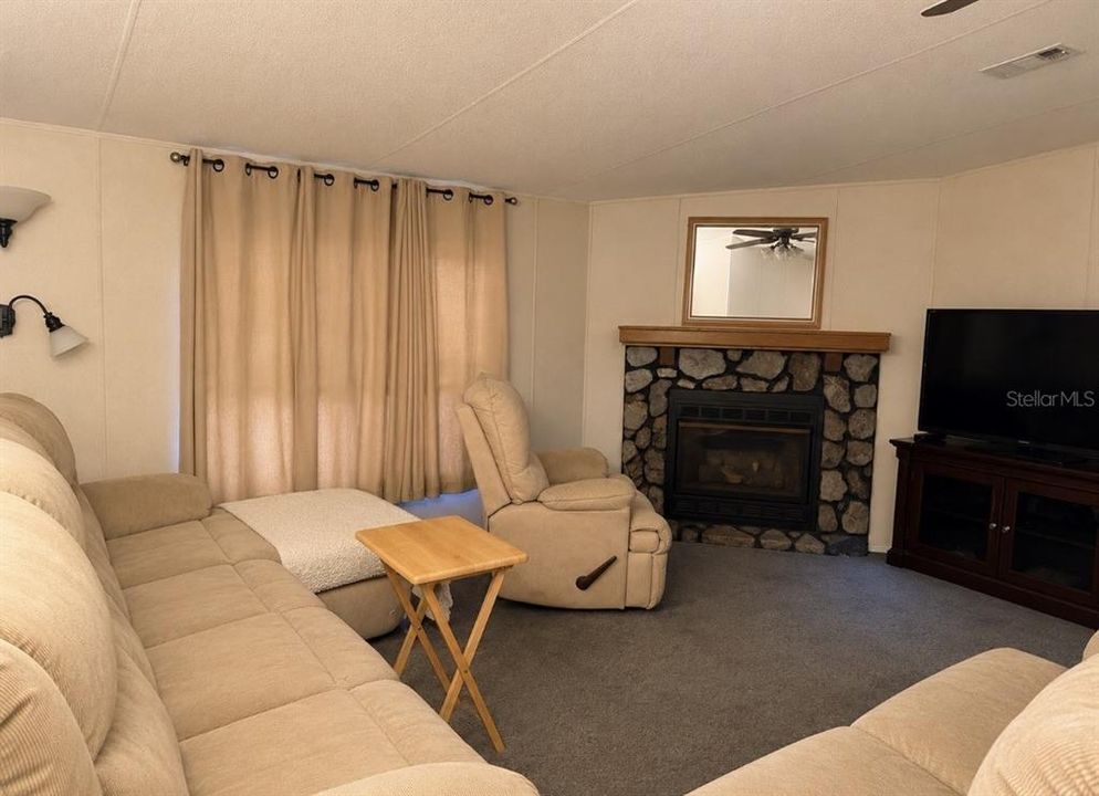 For Sale: $249,900 (3 beds, 2 baths, 1860 Square Feet)