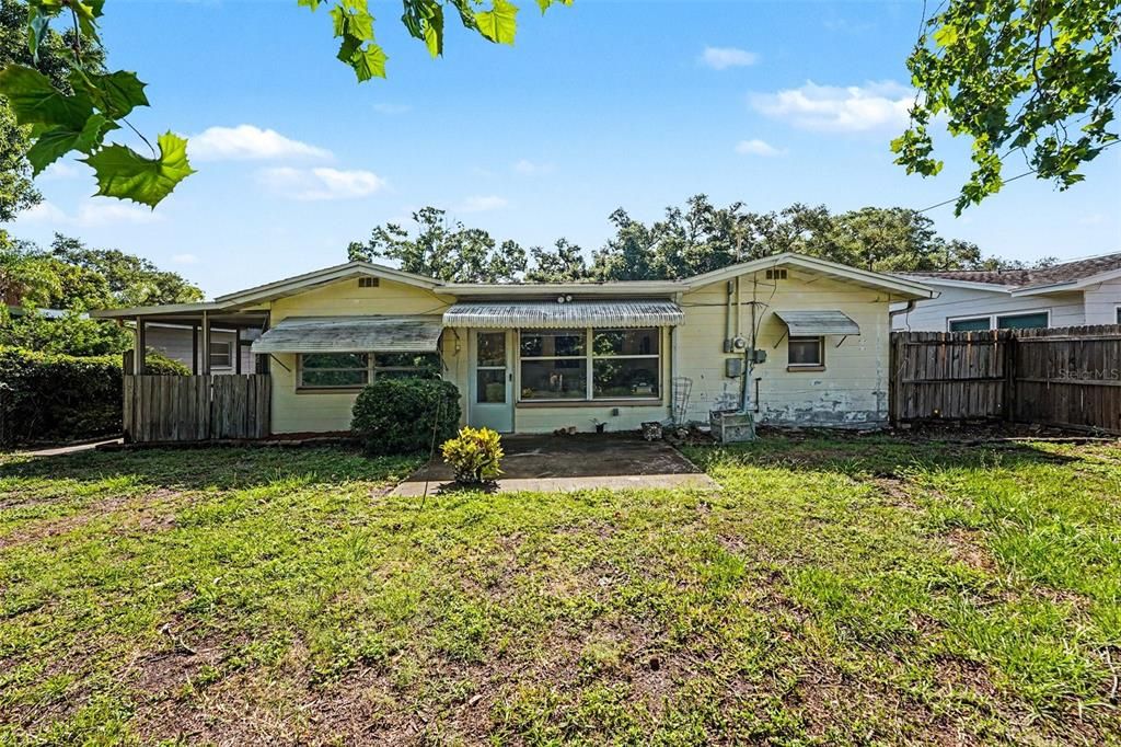 For Sale: $325,000 (2 beds, 2 baths, 1116 Square Feet)