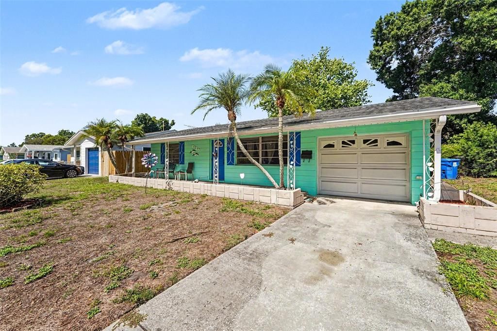 For Sale: $325,000 (2 beds, 2 baths, 1116 Square Feet)