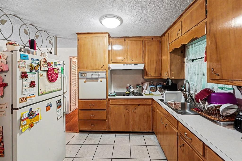 For Sale: $325,000 (2 beds, 2 baths, 1116 Square Feet)