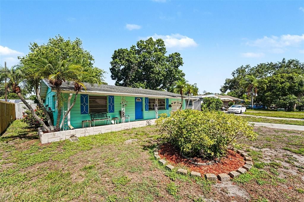 For Sale: $325,000 (2 beds, 2 baths, 1116 Square Feet)