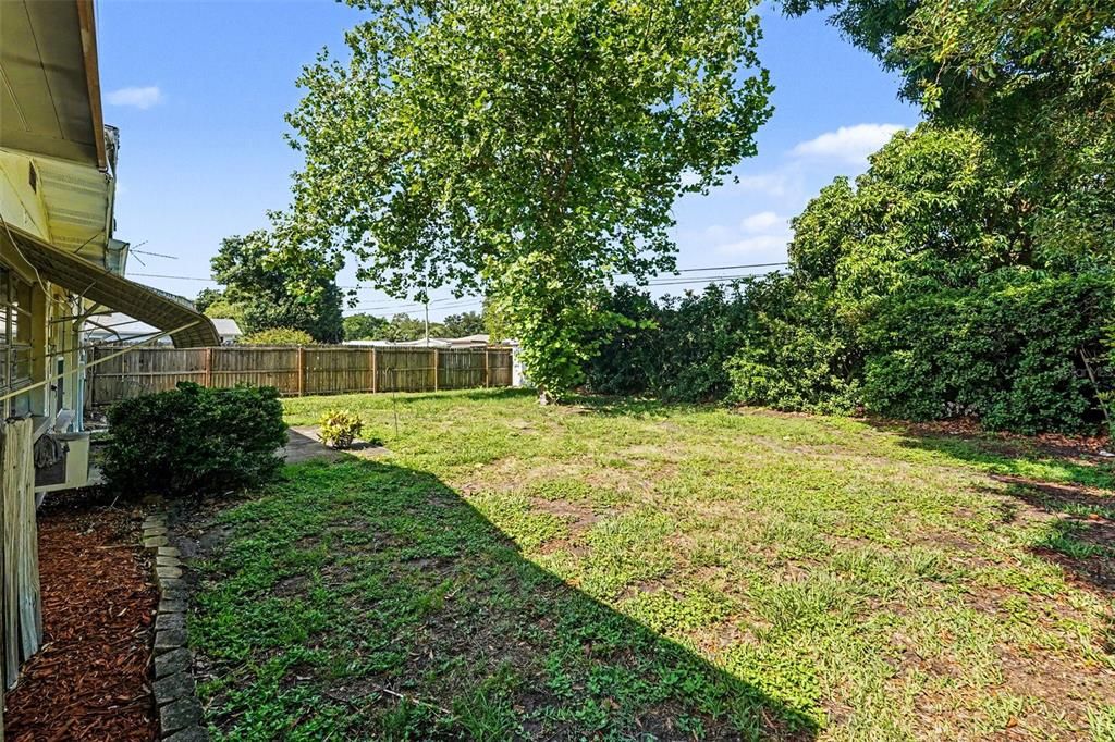 For Sale: $325,000 (2 beds, 2 baths, 1116 Square Feet)