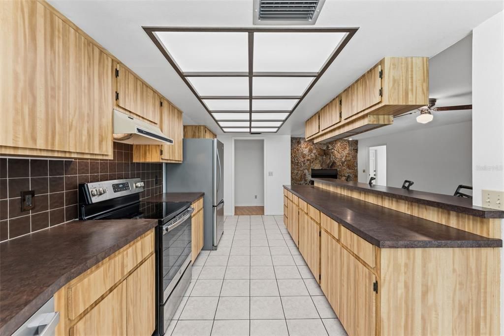 Activo con contrato: $875,000 (4 camas, 2 baños, 2059 Pies cuadrados)