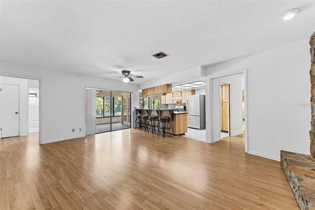 Activo con contrato: $875,000 (4 camas, 2 baños, 2059 Pies cuadrados)