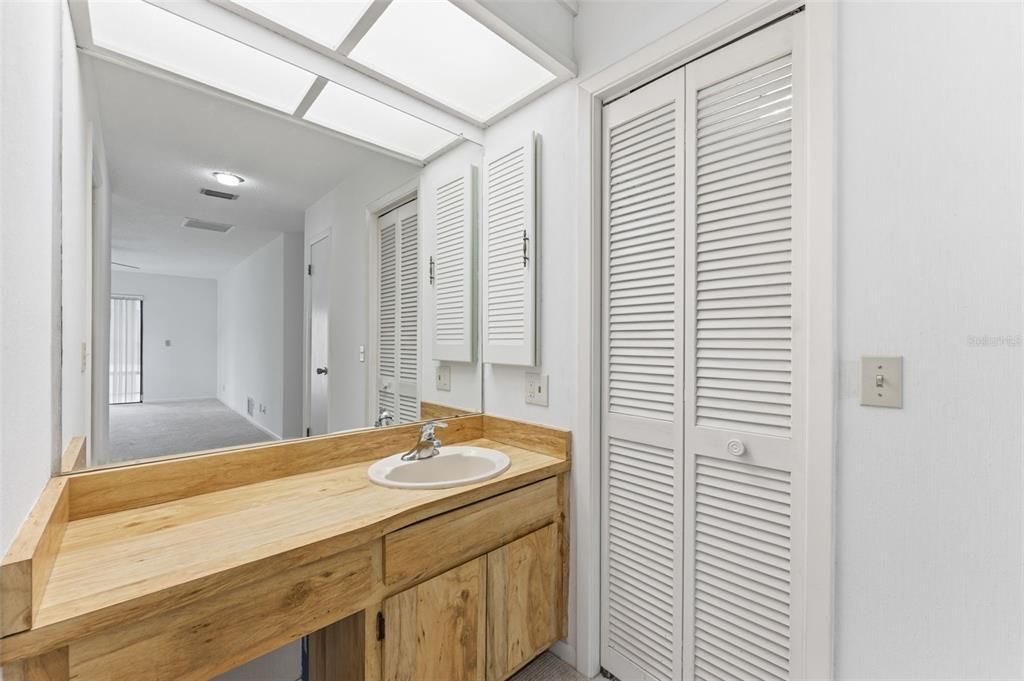 Activo con contrato: $875,000 (4 camas, 2 baños, 2059 Pies cuadrados)