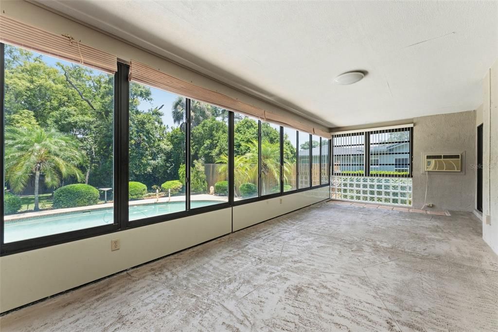 Activo con contrato: $875,000 (4 camas, 2 baños, 2059 Pies cuadrados)
