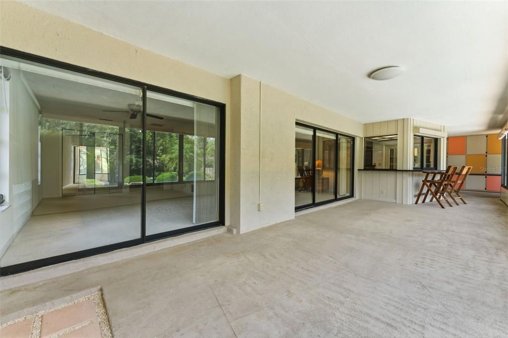 Activo con contrato: $875,000 (4 camas, 2 baños, 2059 Pies cuadrados)