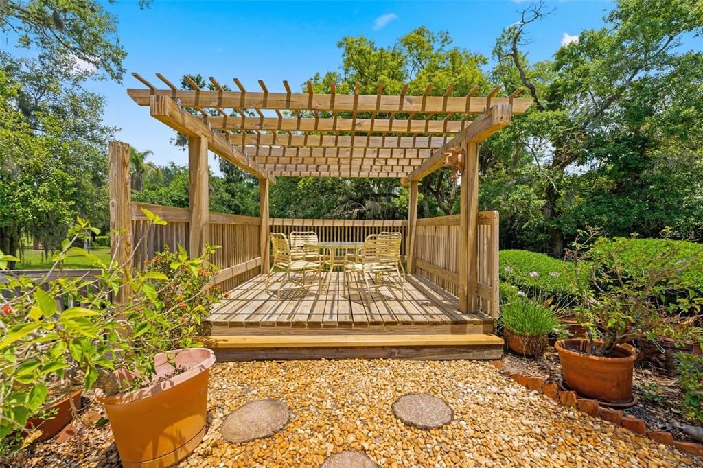 Activo con contrato: $875,000 (4 camas, 2 baños, 2059 Pies cuadrados)