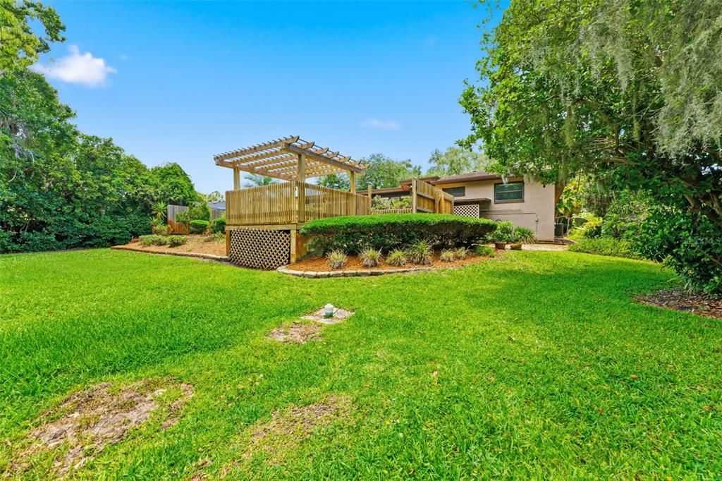 Activo con contrato: $875,000 (4 camas, 2 baños, 2059 Pies cuadrados)