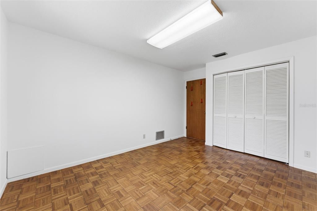 Activo con contrato: $875,000 (4 camas, 2 baños, 2059 Pies cuadrados)