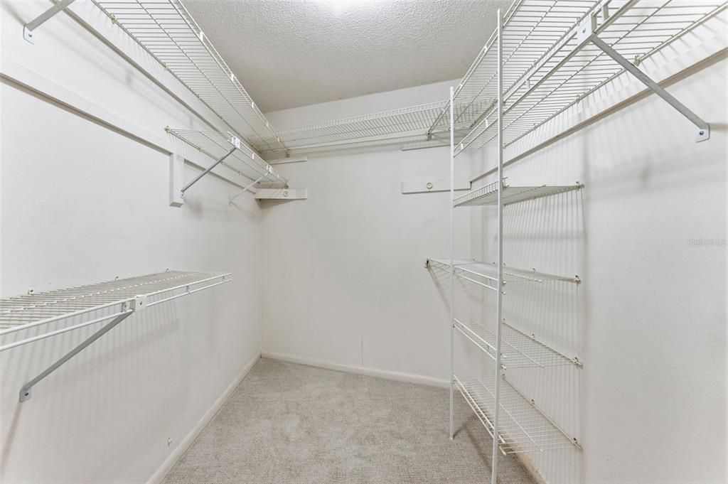 Activo con contrato: $875,000 (4 camas, 2 baños, 2059 Pies cuadrados)