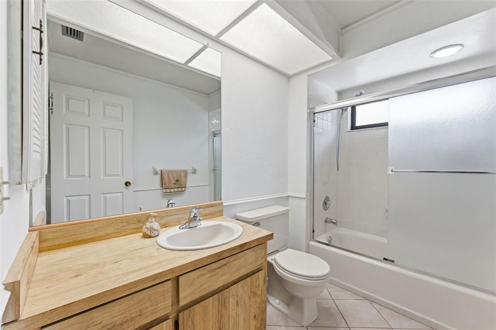 Activo con contrato: $875,000 (4 camas, 2 baños, 2059 Pies cuadrados)