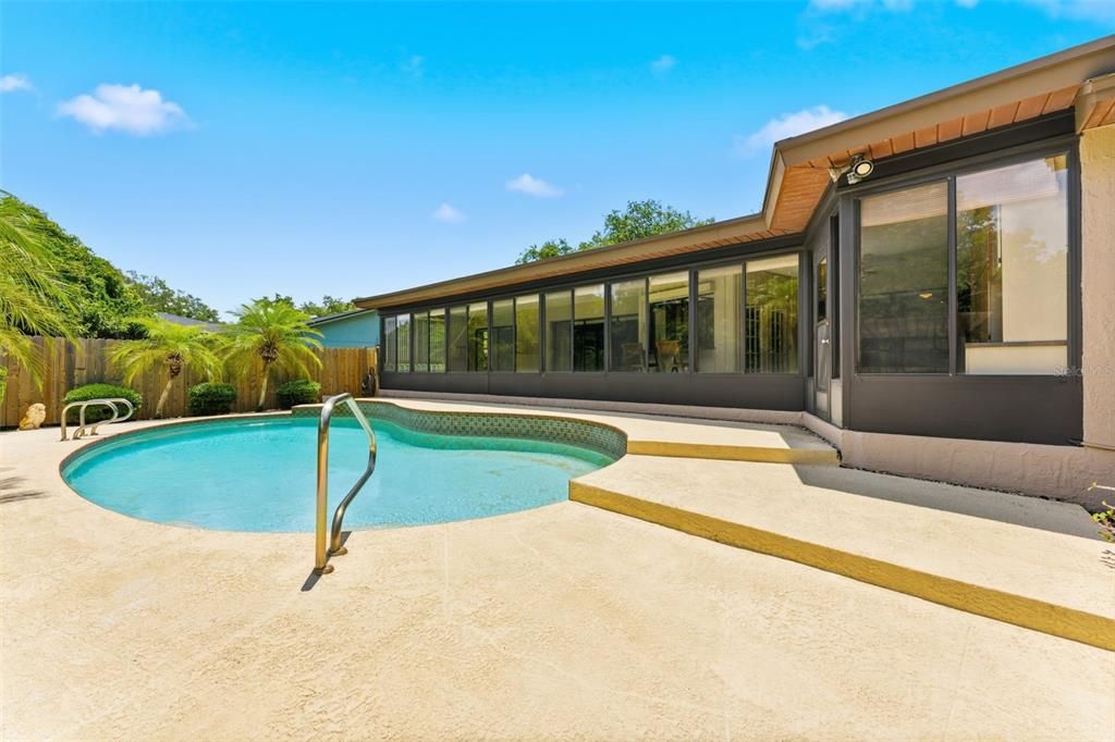 Activo con contrato: $875,000 (4 camas, 2 baños, 2059 Pies cuadrados)