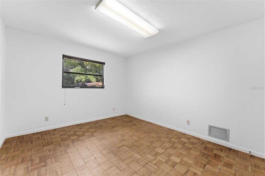 Activo con contrato: $875,000 (4 camas, 2 baños, 2059 Pies cuadrados)