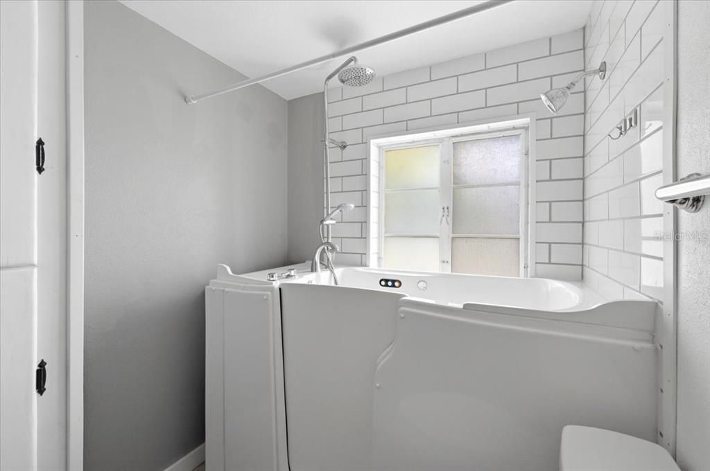For Sale: $269,000 (3 beds, 2 baths, 1515 Square Feet)