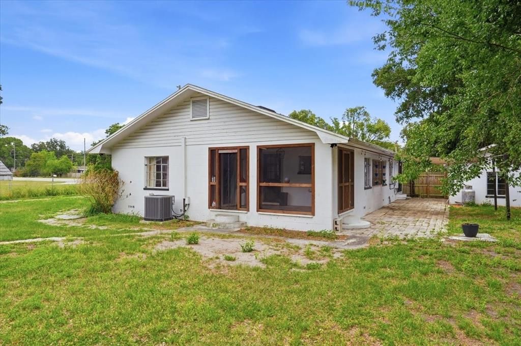 For Sale: $269,000 (3 beds, 2 baths, 1515 Square Feet)