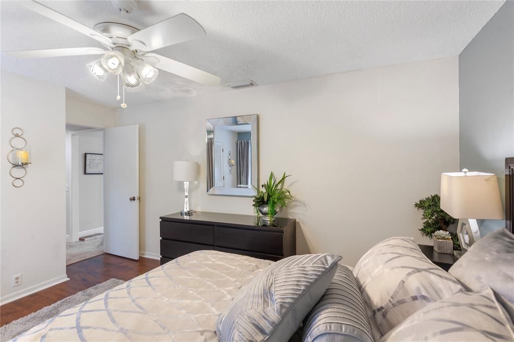 Activo con contrato: $849,900 (4 camas, 2 baños, 2824 Pies cuadrados)
