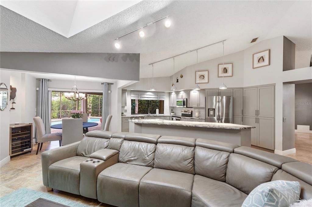 Activo con contrato: $849,900 (4 camas, 2 baños, 2824 Pies cuadrados)
