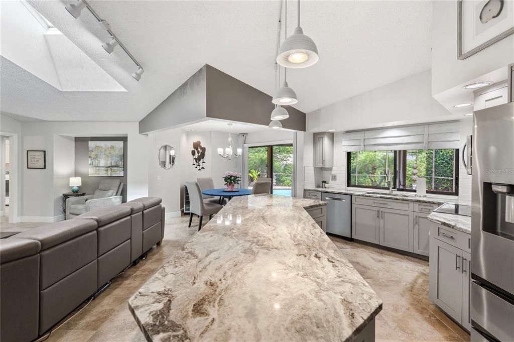 Activo con contrato: $849,900 (4 camas, 2 baños, 2824 Pies cuadrados)