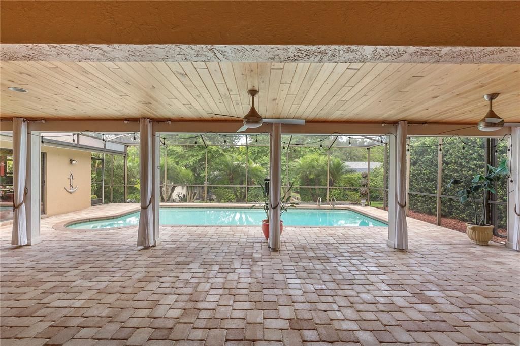 Activo con contrato: $849,900 (4 camas, 2 baños, 2824 Pies cuadrados)