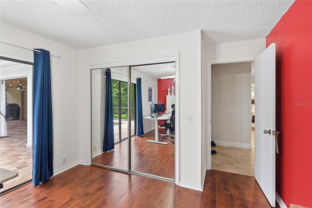 Activo con contrato: $849,900 (4 camas, 2 baños, 2824 Pies cuadrados)