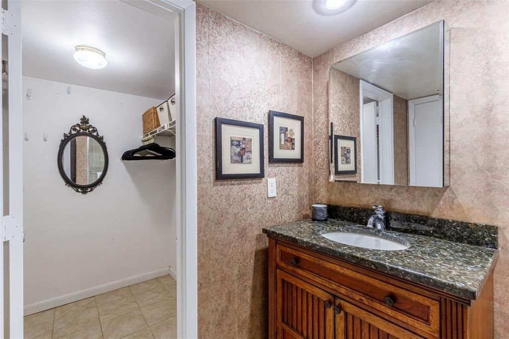 For Sale: $239,000 (2 beds, 2 baths, 1170 Square Feet)
