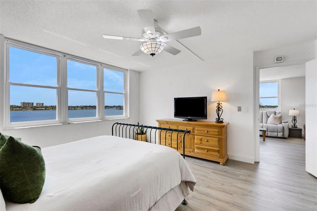 For Sale: $239,000 (2 beds, 2 baths, 1170 Square Feet)