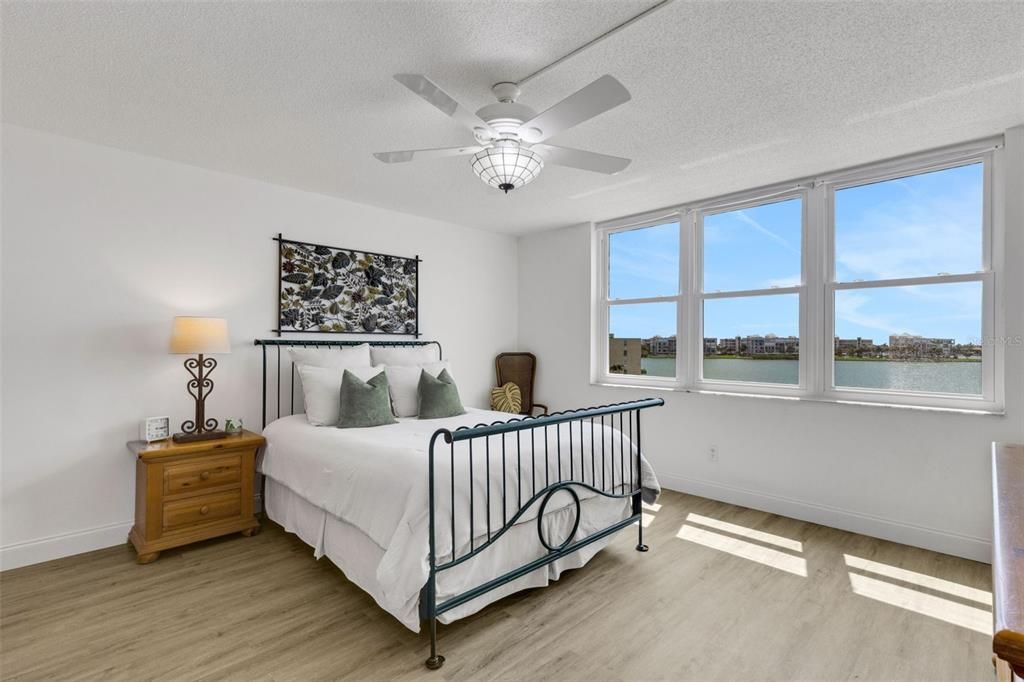 For Sale: $239,000 (2 beds, 2 baths, 1170 Square Feet)