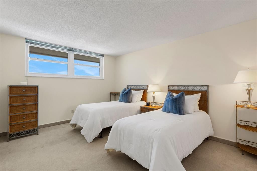 For Sale: $239,000 (2 beds, 2 baths, 1170 Square Feet)