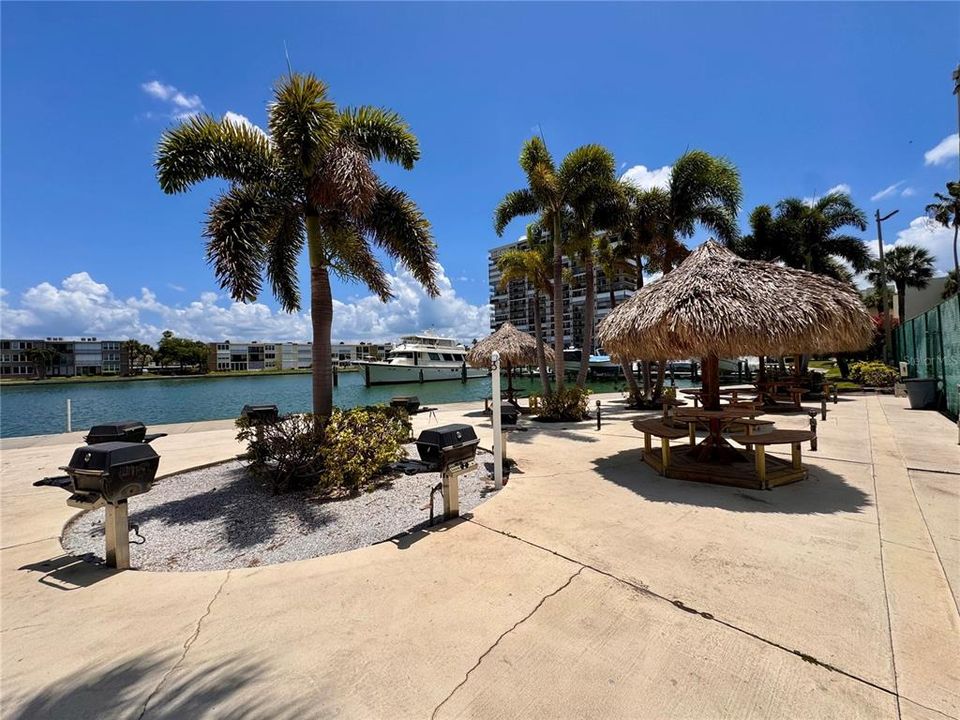 For Sale: $239,000 (2 beds, 2 baths, 1170 Square Feet)