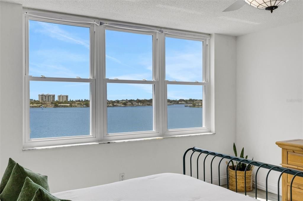 For Sale: $239,000 (2 beds, 2 baths, 1170 Square Feet)