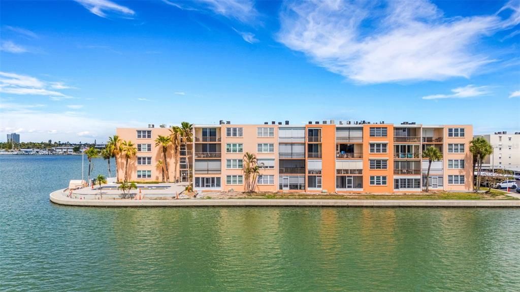 For Sale: $239,000 (2 beds, 2 baths, 1170 Square Feet)