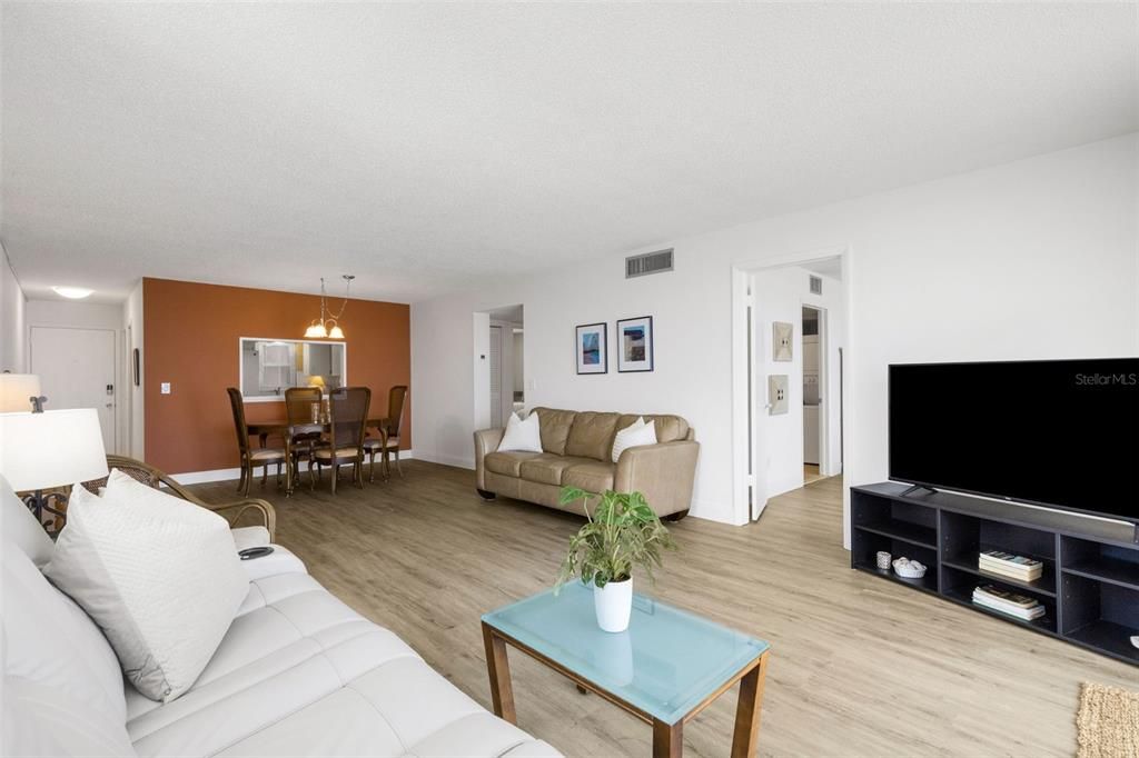 For Sale: $239,000 (2 beds, 2 baths, 1170 Square Feet)