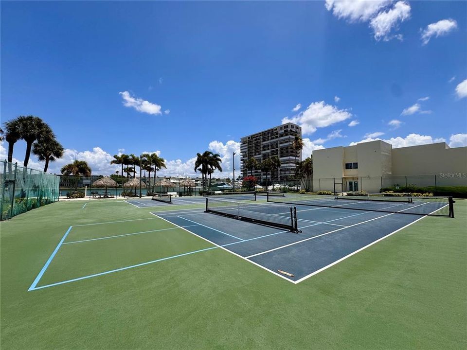 For Sale: $239,000 (2 beds, 2 baths, 1170 Square Feet)