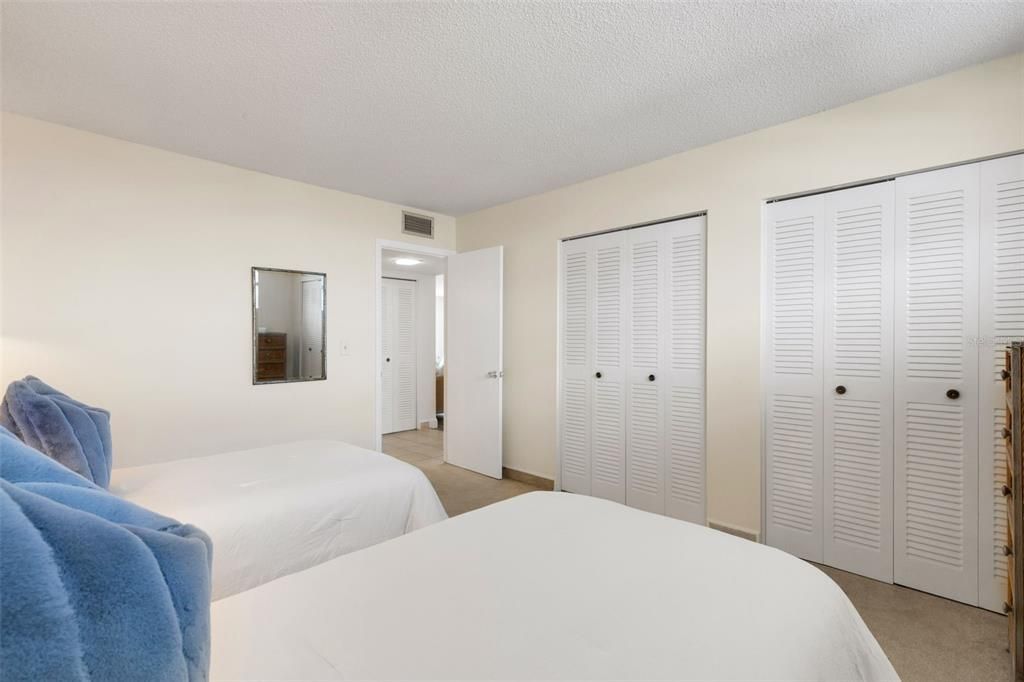 For Sale: $239,000 (2 beds, 2 baths, 1170 Square Feet)