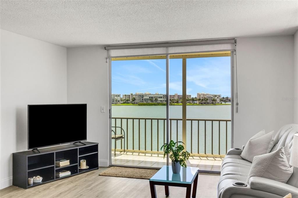 For Sale: $239,000 (2 beds, 2 baths, 1170 Square Feet)