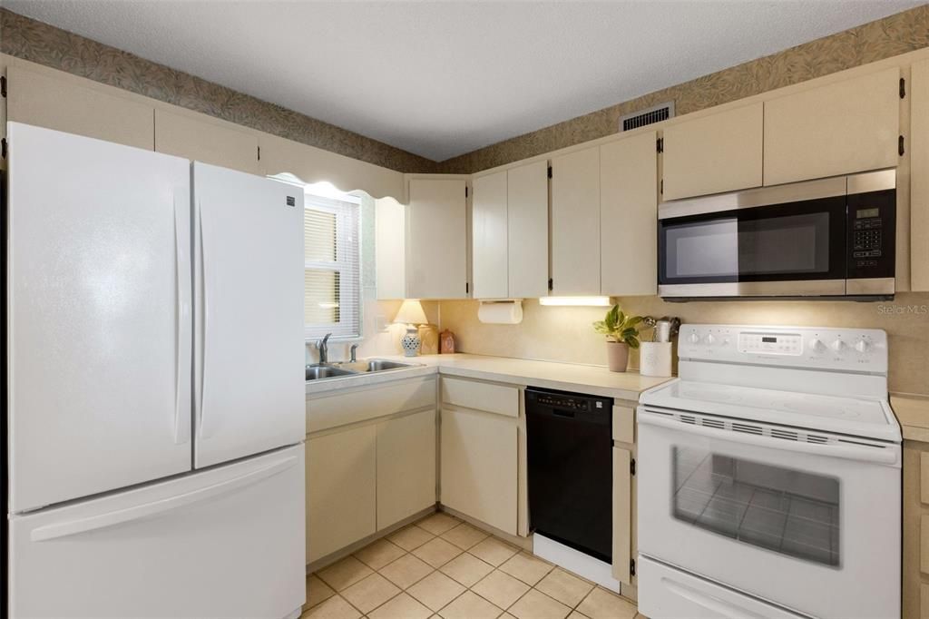 For Sale: $239,000 (2 beds, 2 baths, 1170 Square Feet)