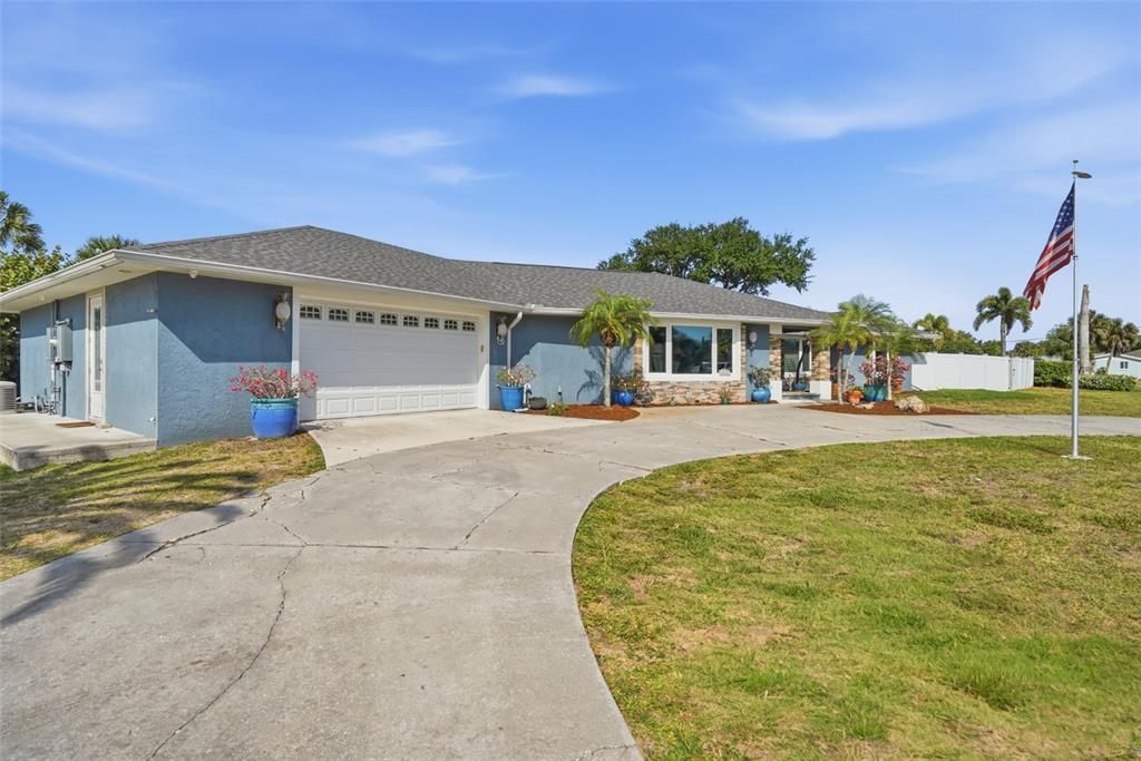 For Sale: $1,495,000 (4 beds, 3 baths, 3853 Square Feet)