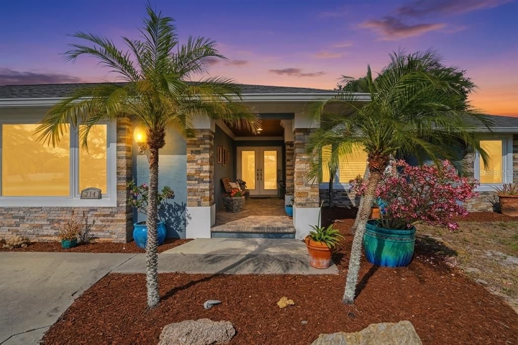 For Sale: $1,495,000 (4 beds, 3 baths, 3853 Square Feet)