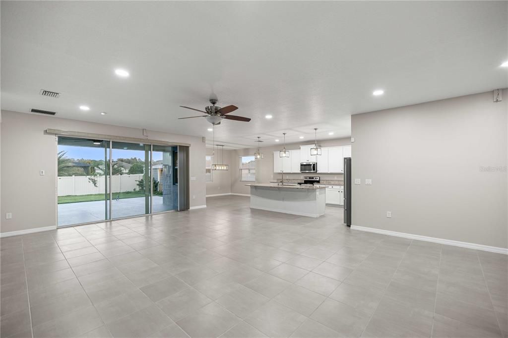 For Sale: $465,000 (4 beds, 3 baths, 2550 Square Feet)