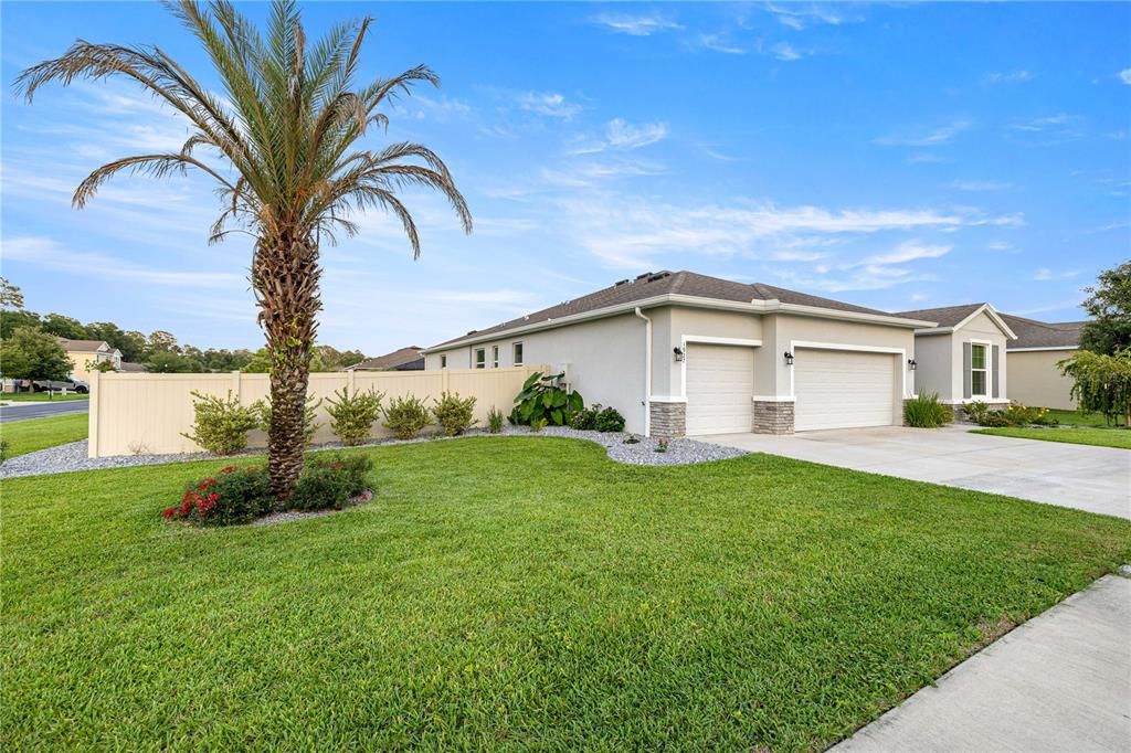 For Sale: $465,000 (4 beds, 3 baths, 2550 Square Feet)